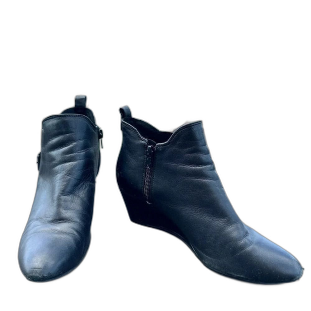 Anne Klein Black Leather Pointed Toe Wedge Booties Size 7.5 Sleek Ankle Boots
